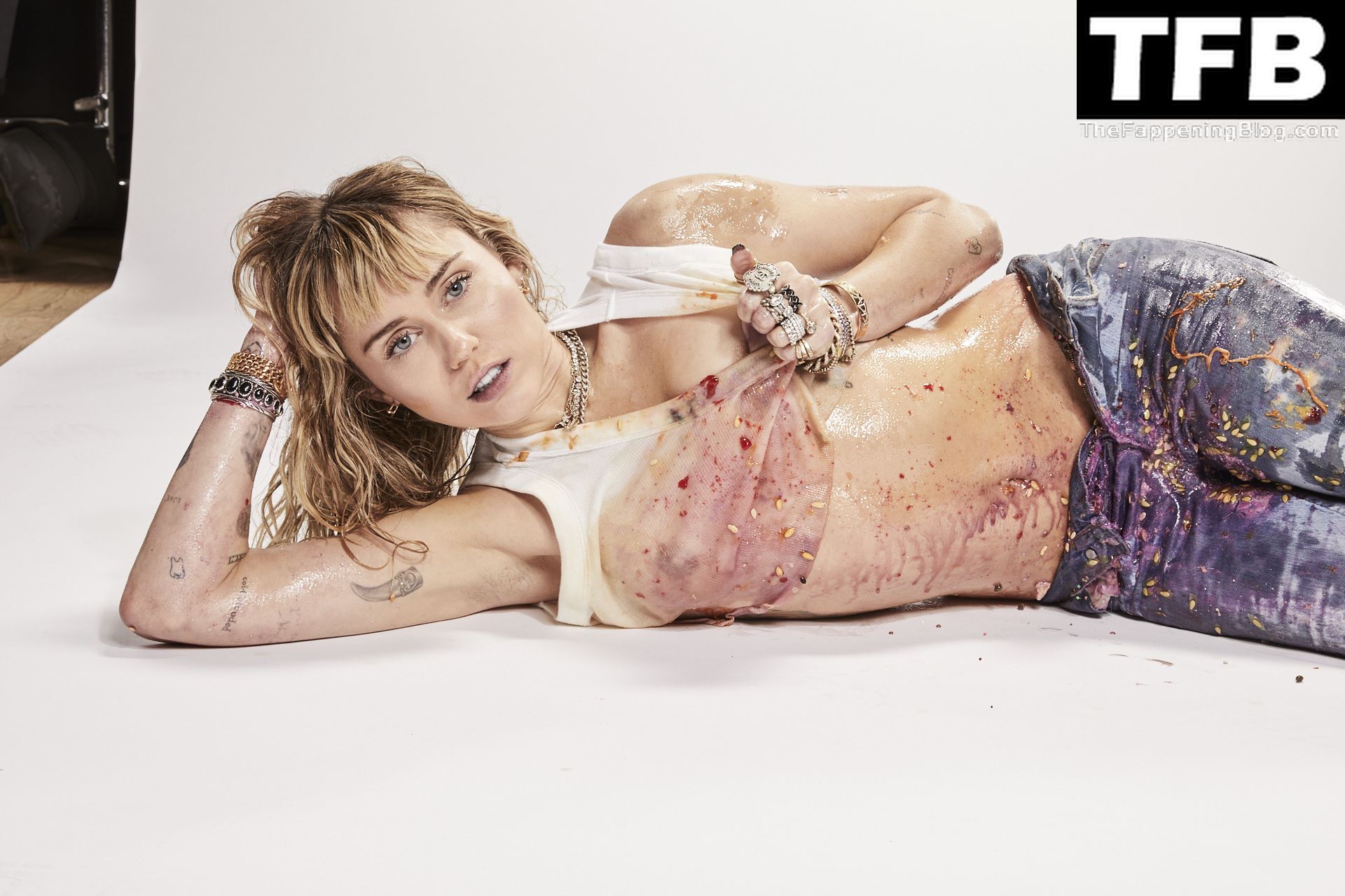 Miley-Cyrus-Nude-Sexy-She-Is-Coming-Outtakes-The-Fappening-Blog-46.jpg