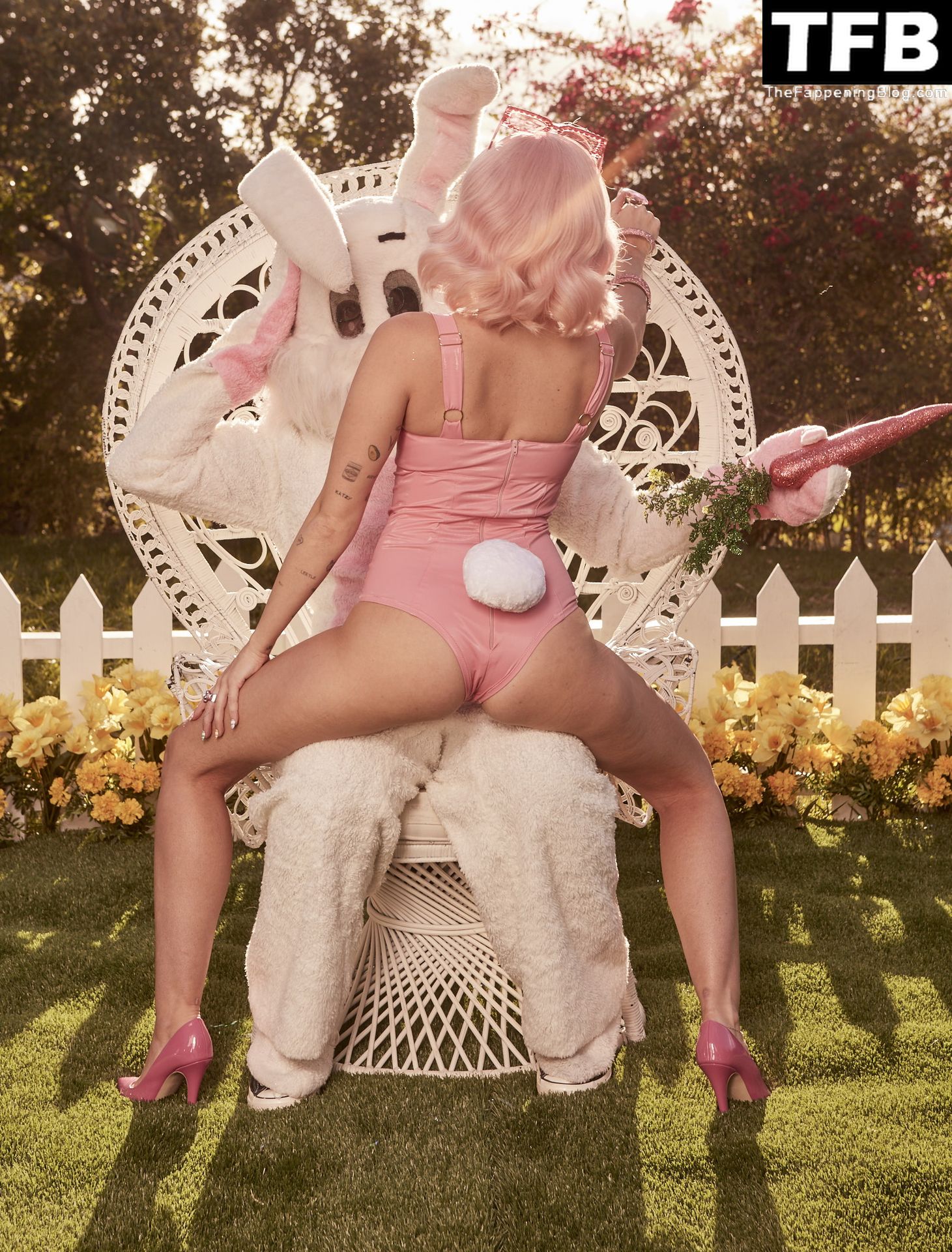 Miley-Cyrus-Nude-Sexy-Vogue-Magazine-Outtakes-The-Fappening-Blog-37.jpg