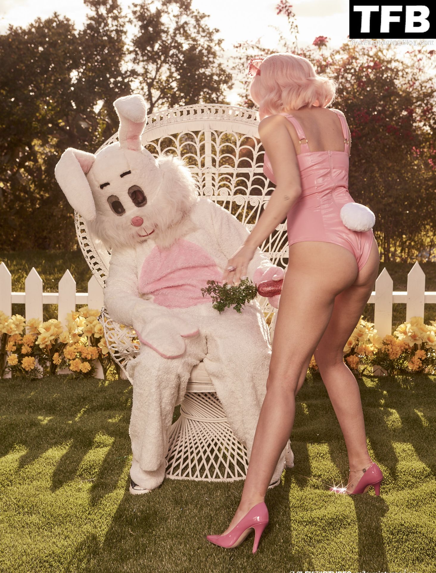Miley-Cyrus-Nude-Sexy-Vogue-Magazine-Outtakes-The-Fappening-Blog-56.jpg