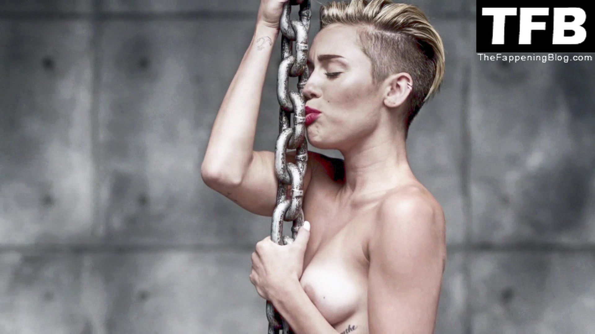 Miley Cyrus Nude – Wrecking Ball (17 Pics + Video)