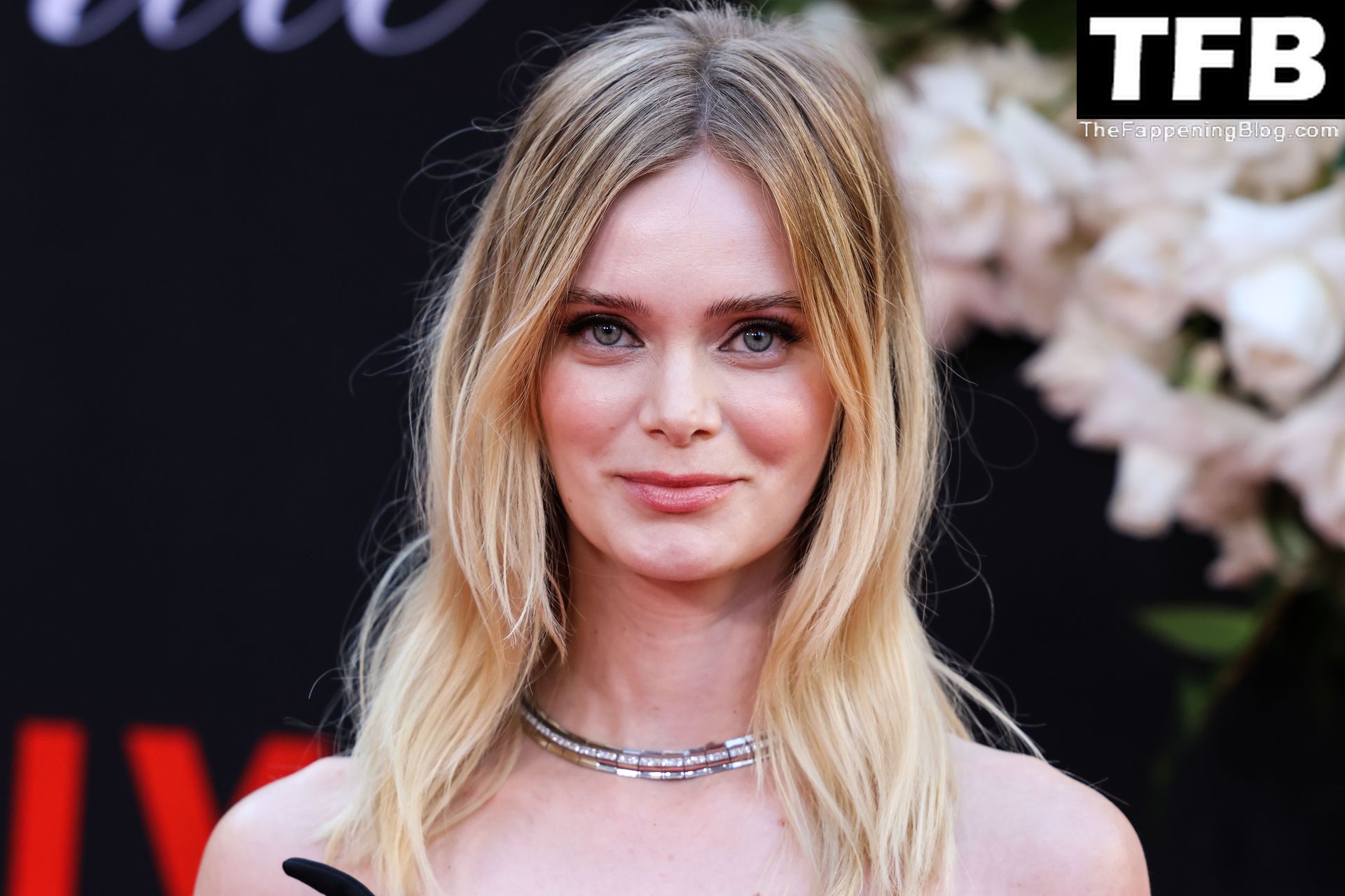 Sara Paxton Shows Off Her Tits at the LA Premiere of Netflix’s ‘Blonde’ (33 Photos)