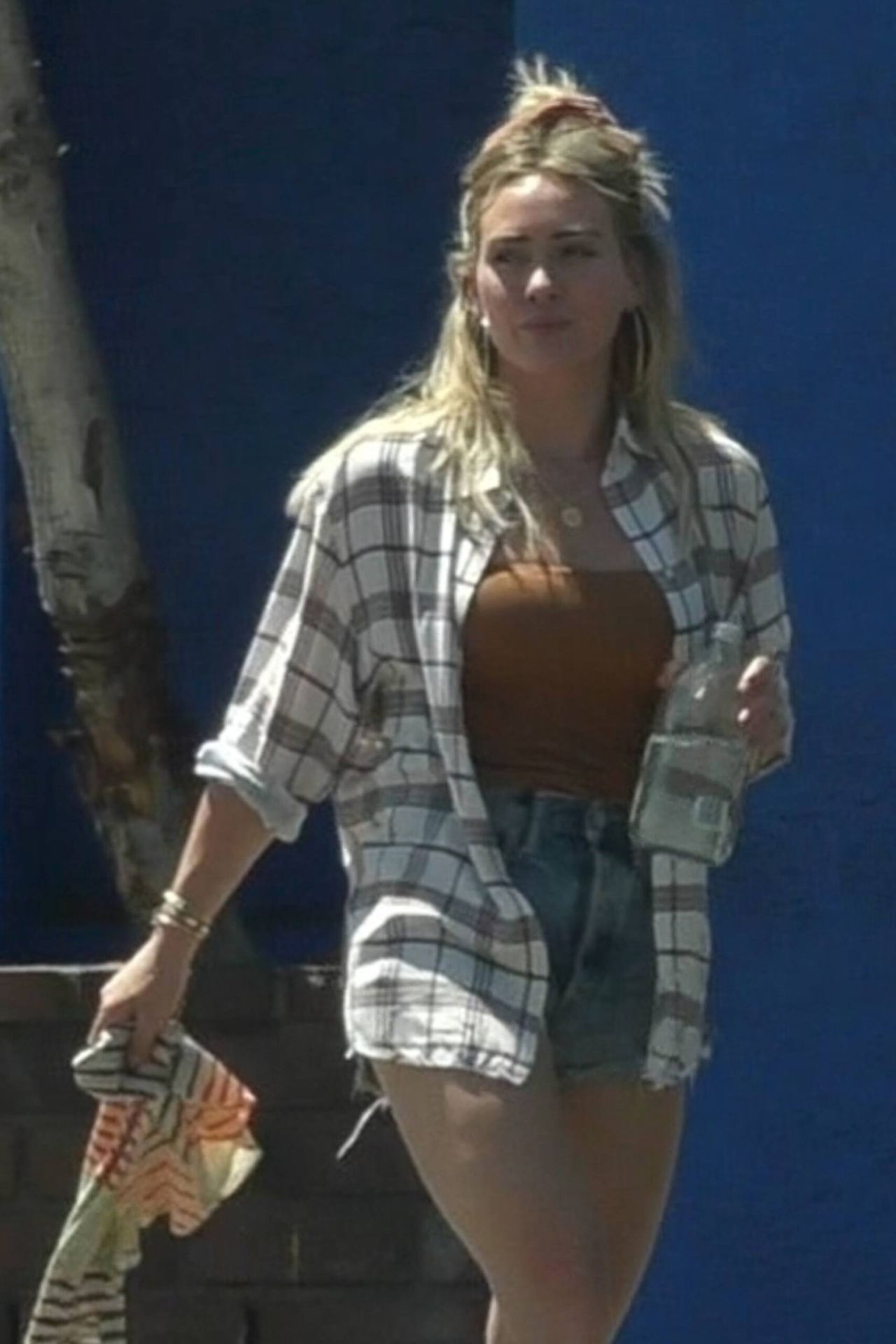 hilary-duff-sexy-in-shorts-4-scaled-1.jpg