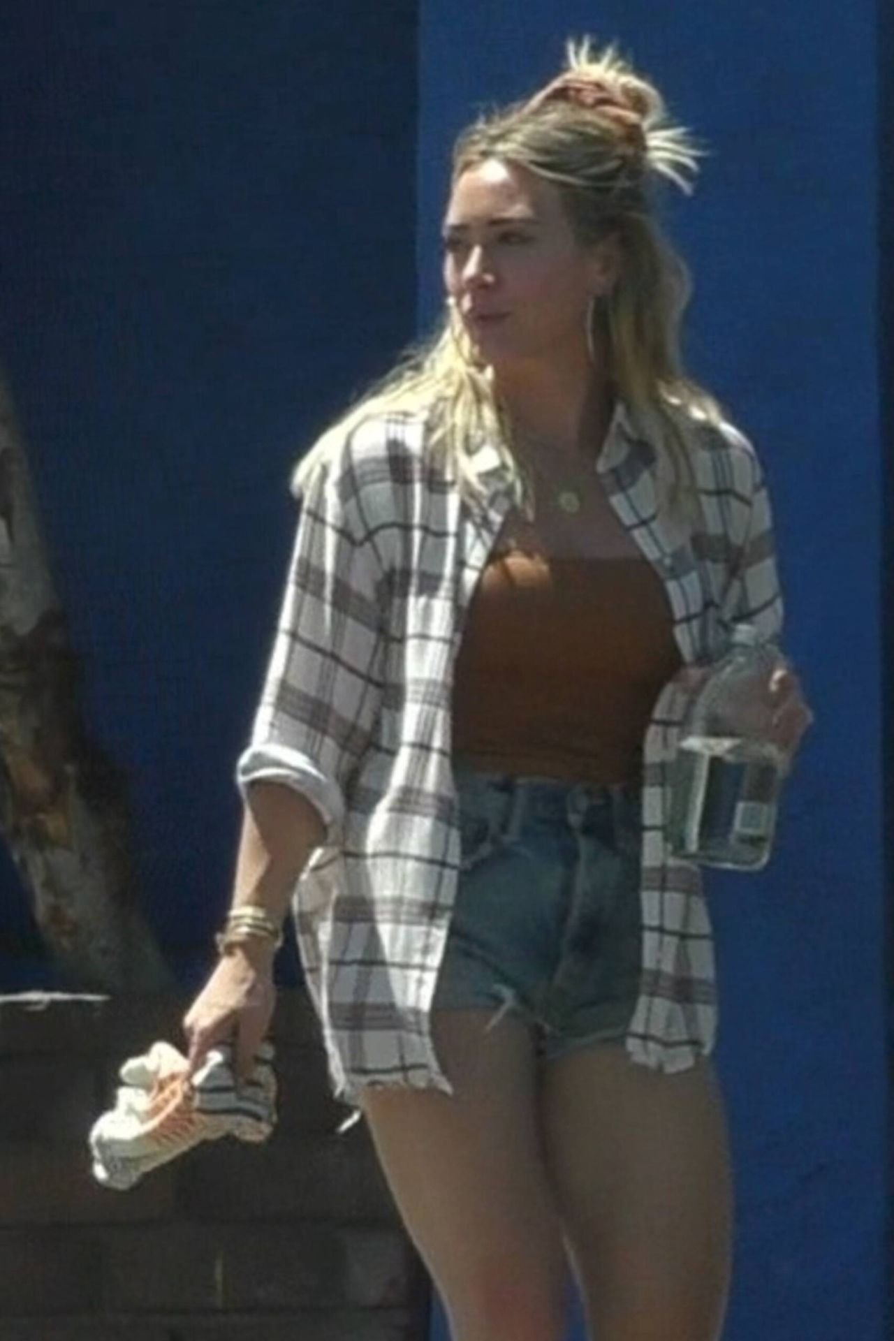 hilary-duff-sexy-in-shorts-5-scaled-1.jpg