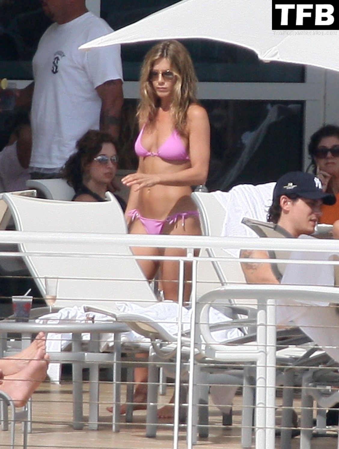 Jennifer Aniston Nude &amp; Sexy Collection – Part 1 (150 Photos)