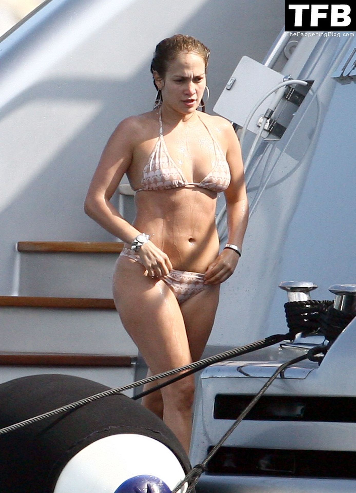Jennifer Lopez Nude &amp; Sexy Collection – Part 1 (150 Photos)