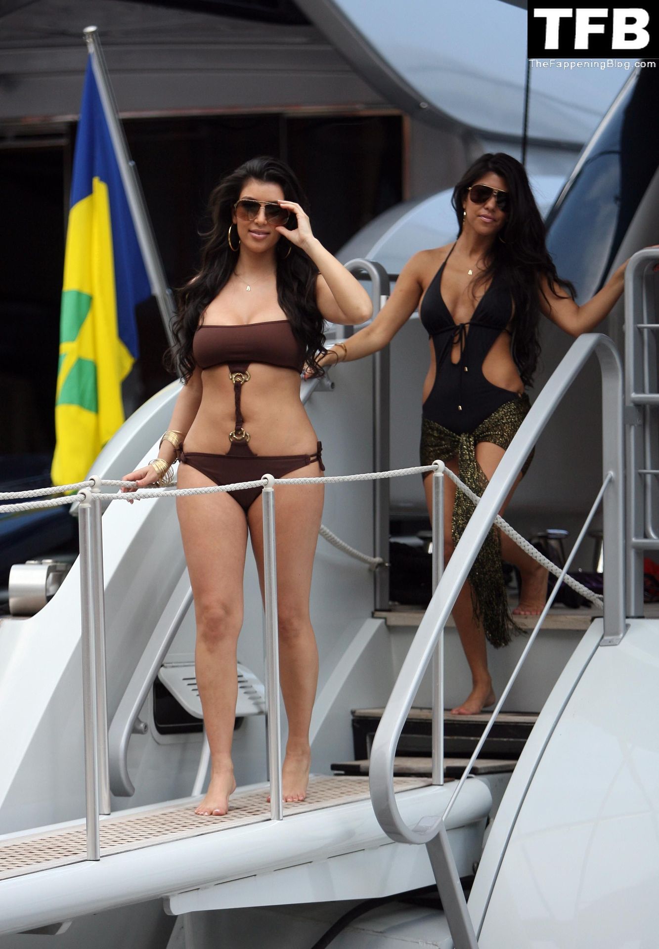 Kim Kardashian Nude &amp; Sexy Collection – Part 4 (150 Photos)