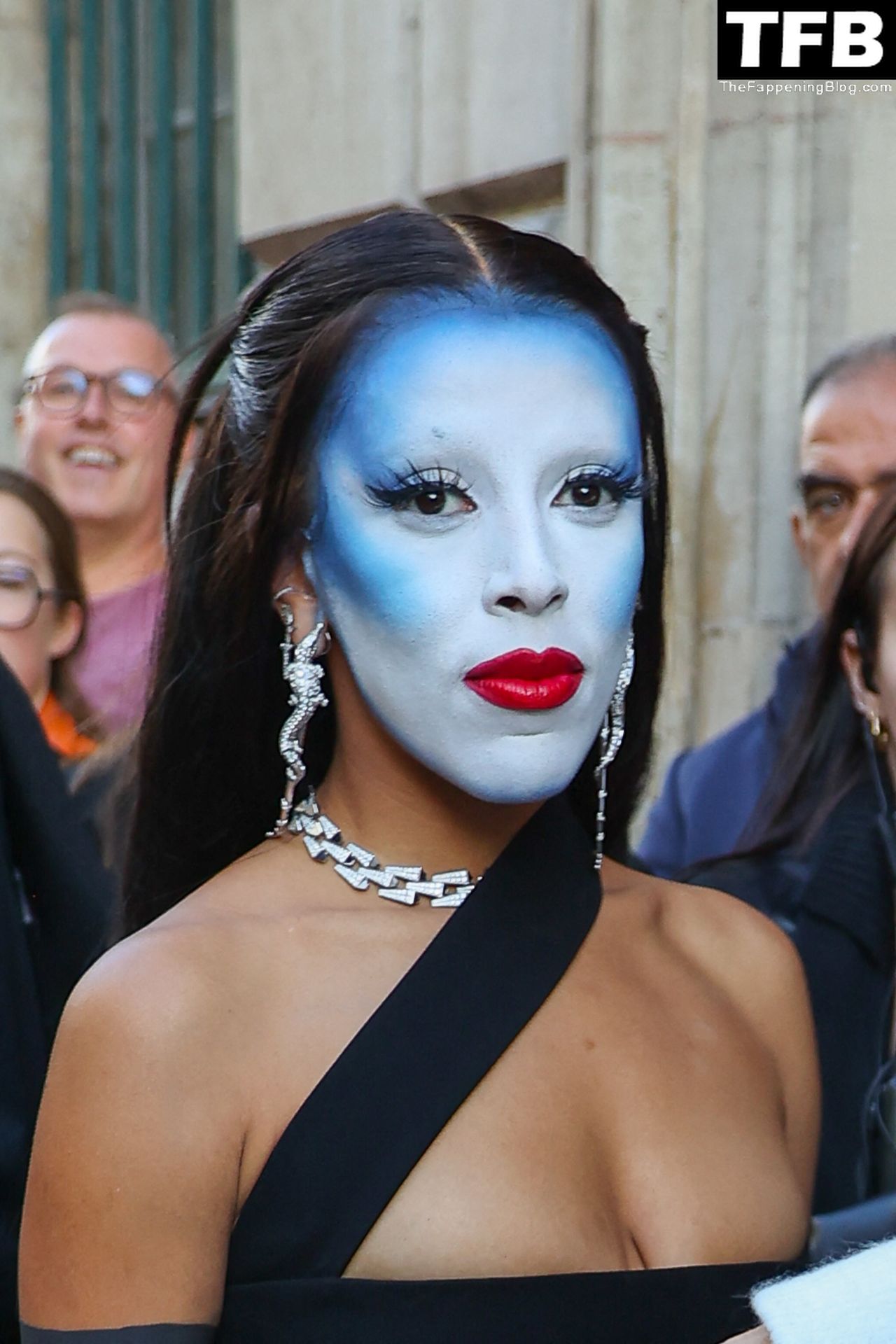 Doja Cat Looks Weird as She Arrives at Monot Womenswear Show in Paris (26 Photos)