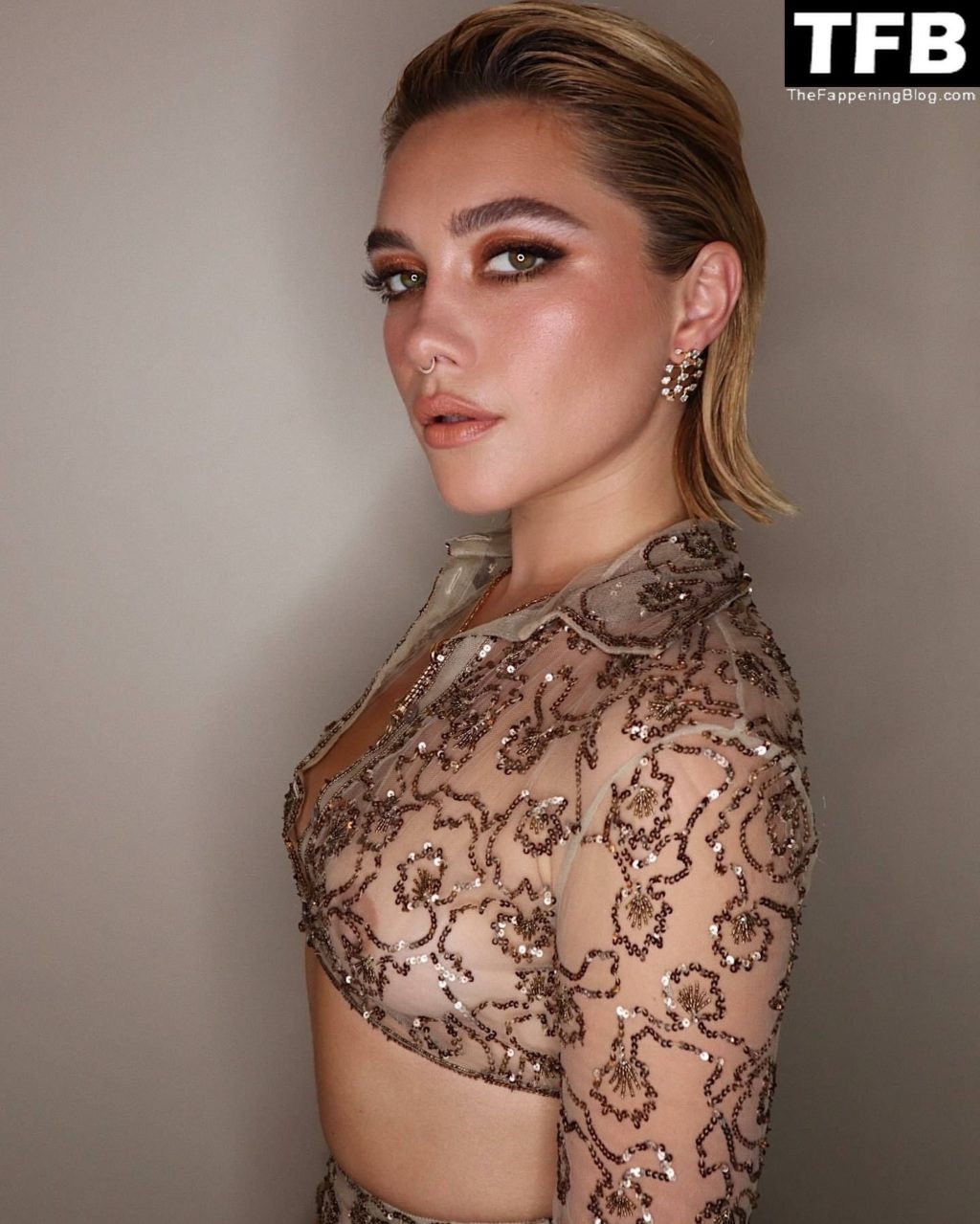 Florence Pugh Flashes Her Nude Tits While Attending The Valentino Dinner In Paris