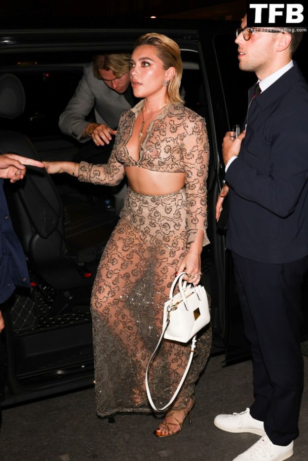 Florence Pugh Flashes Her Nude Tits While Attending The Valentino Dinner In Paris