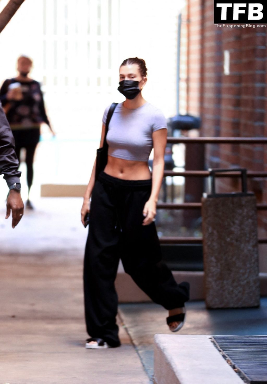 Hailey Bieber Shows Off Sexy Model Waist While Handling Business In Beverly Hills 30 Photos 