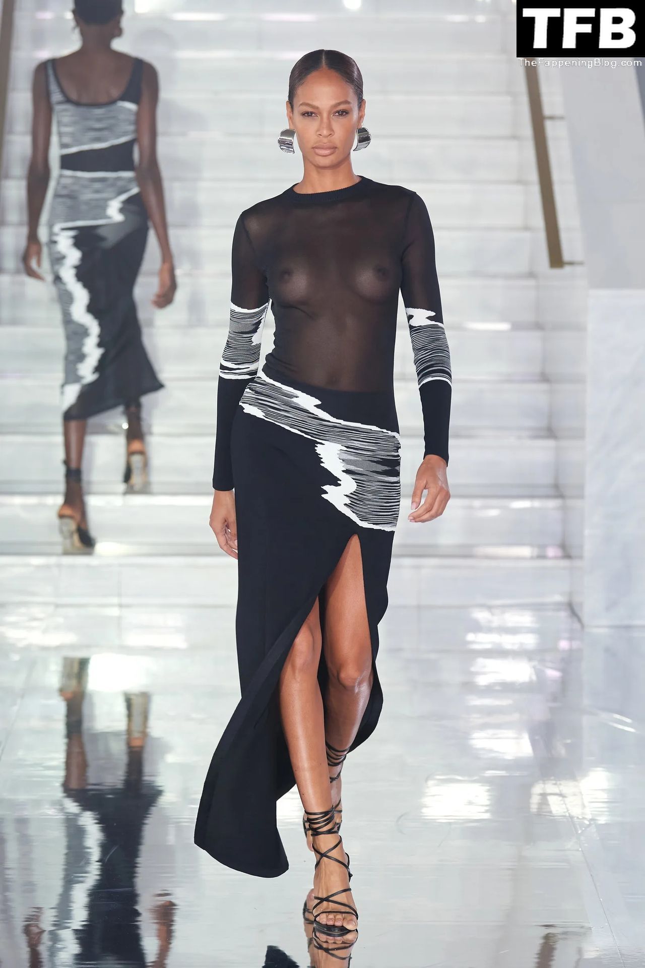 Joan Smalls Flashes Her Nude Tits at the Missoni Fashion Show in Milan (6 Photos)