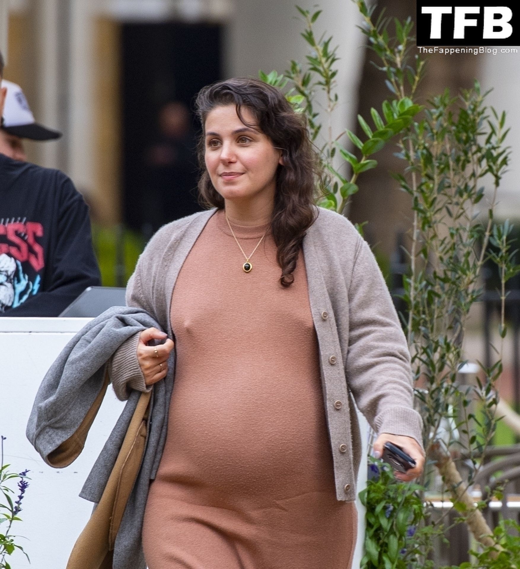 Katie Melua Shows Off Her Pokies &amp; Big Baby Bump in London (5 Photos)