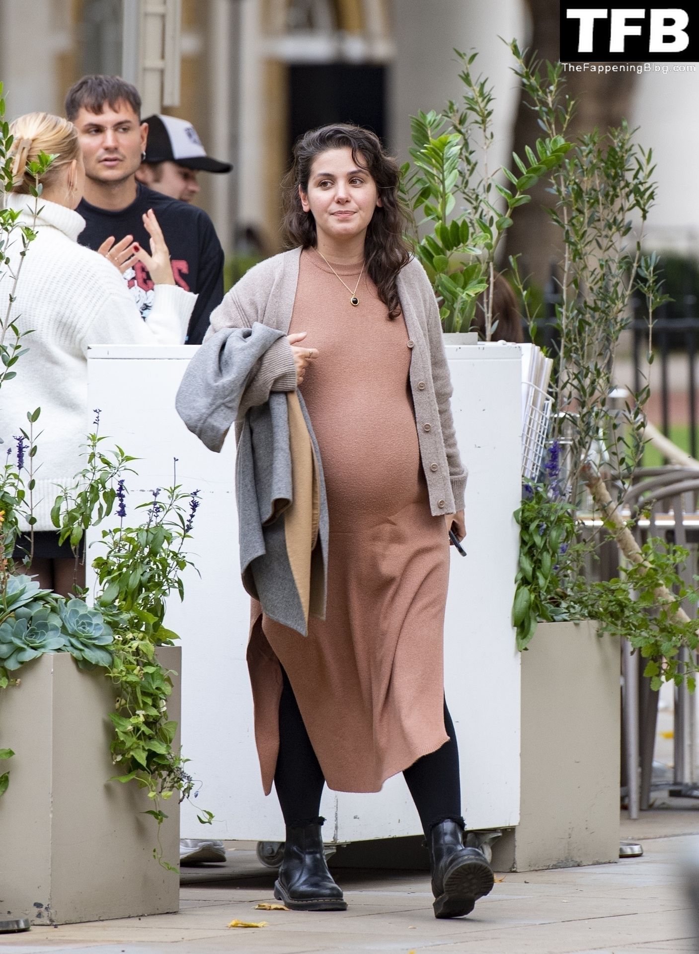 Katie Melua Shows Off Her Pokies &amp; Big Baby Bump in London (5 Photos)