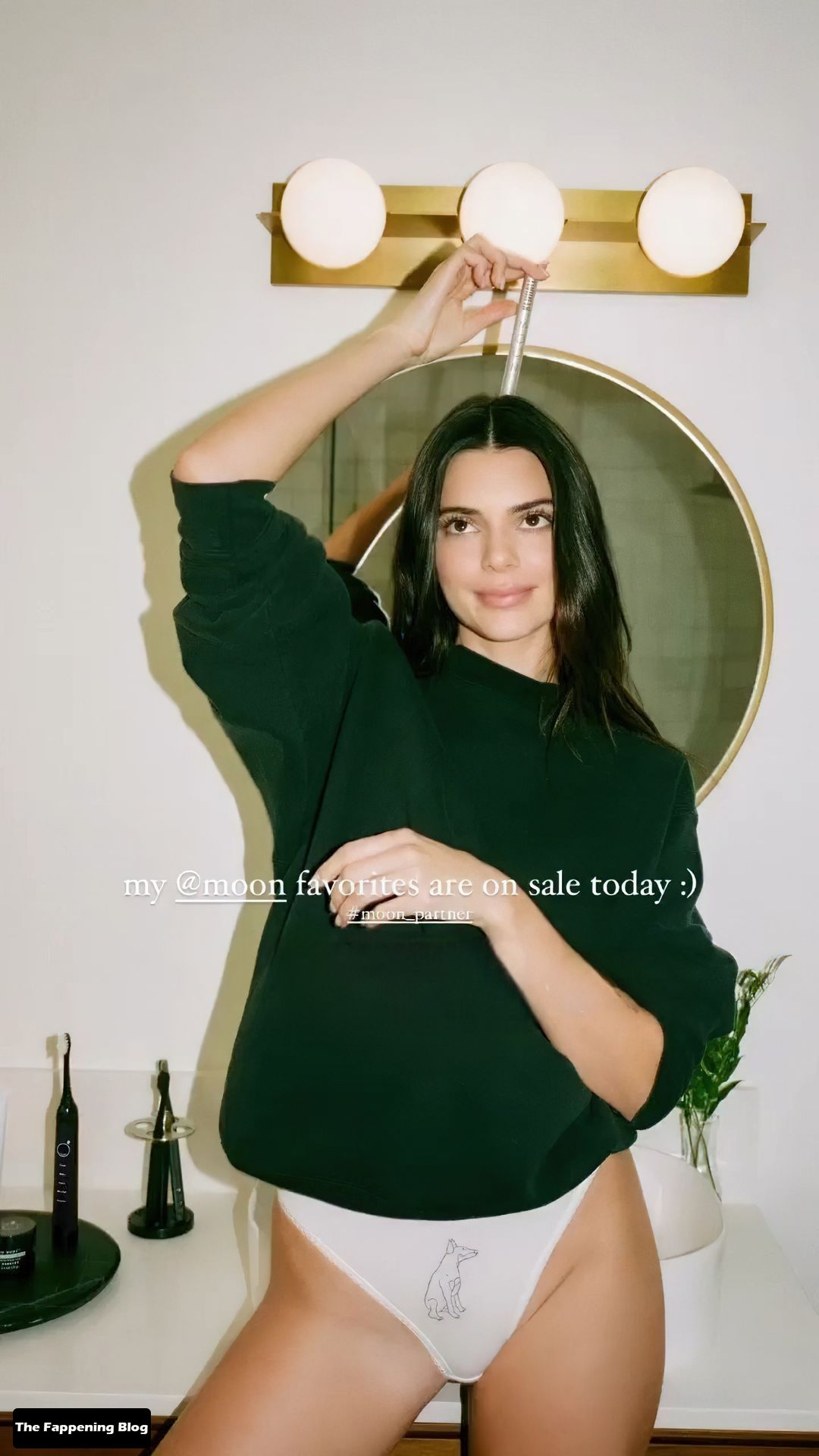 Kendall Jenner Nude &amp; Sexy Collection – Part 2 (150 Photos)