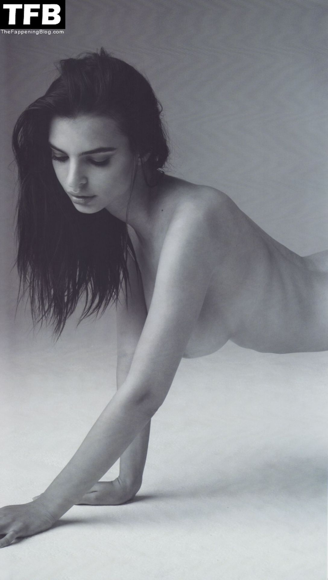 Emily Ratajkowski Nude &amp; Sexy Collection – Part 3 (150 Photos)