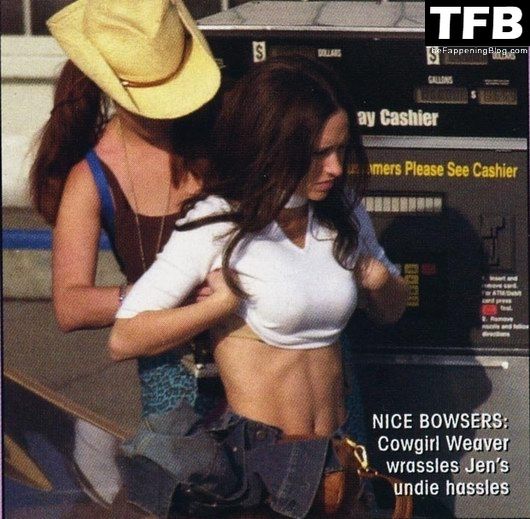 Jennifer Love Hewitt Nude &amp; Sexy Collection – Part 2 (163 Photos)
