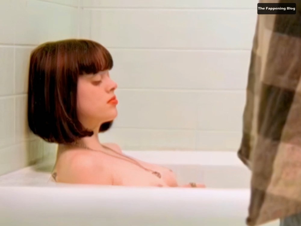 Rose McGowan Nude – The Doom Generation (6 Pics + Video)