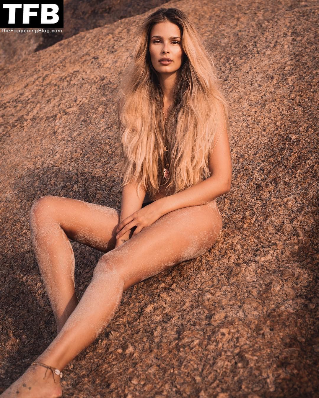 Yasmin Brunet Nude & Sexy Collection (13 Photos)