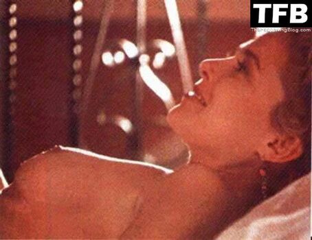 Annette Bening Nude Leaks Photo 1
