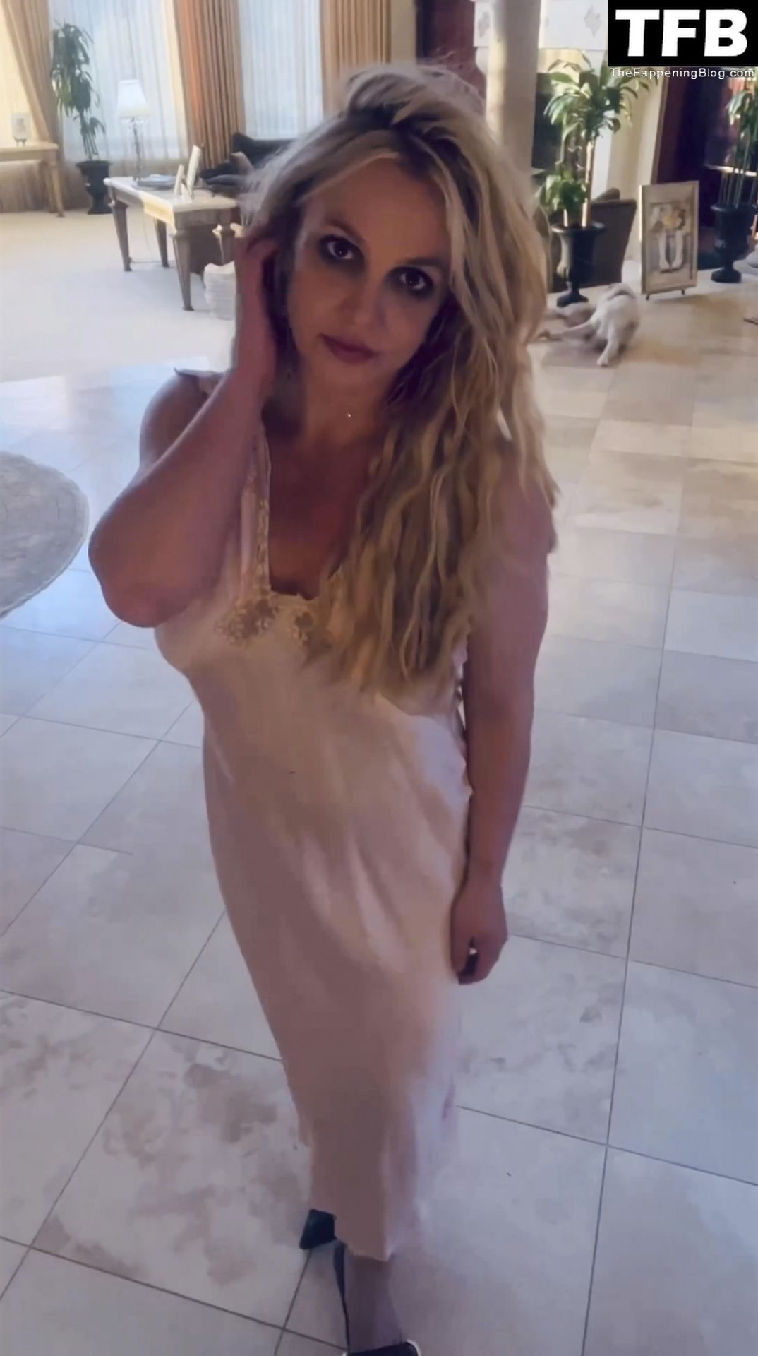 Britney Spears Poses in a Nightgown (29 Pics + Video)
