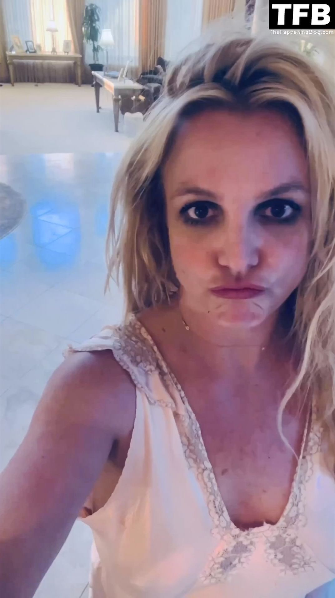 Britney Spears Poses in a Nightgown (29 Pics + Video)
