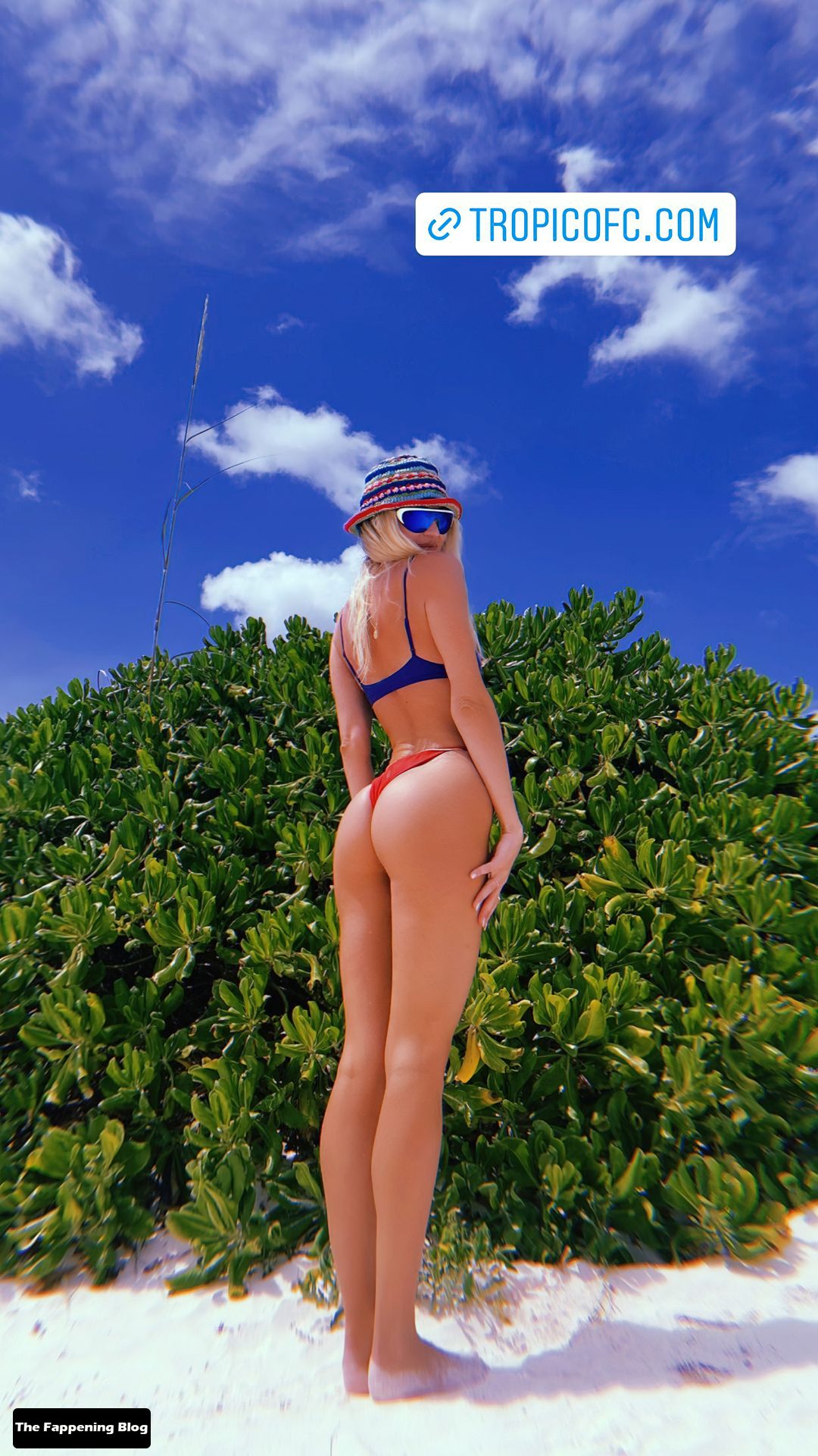 Candice-Swanepoel-Perfect-Ass-in-Thong-Bikini-1-thefappeningblog.com_.jpg