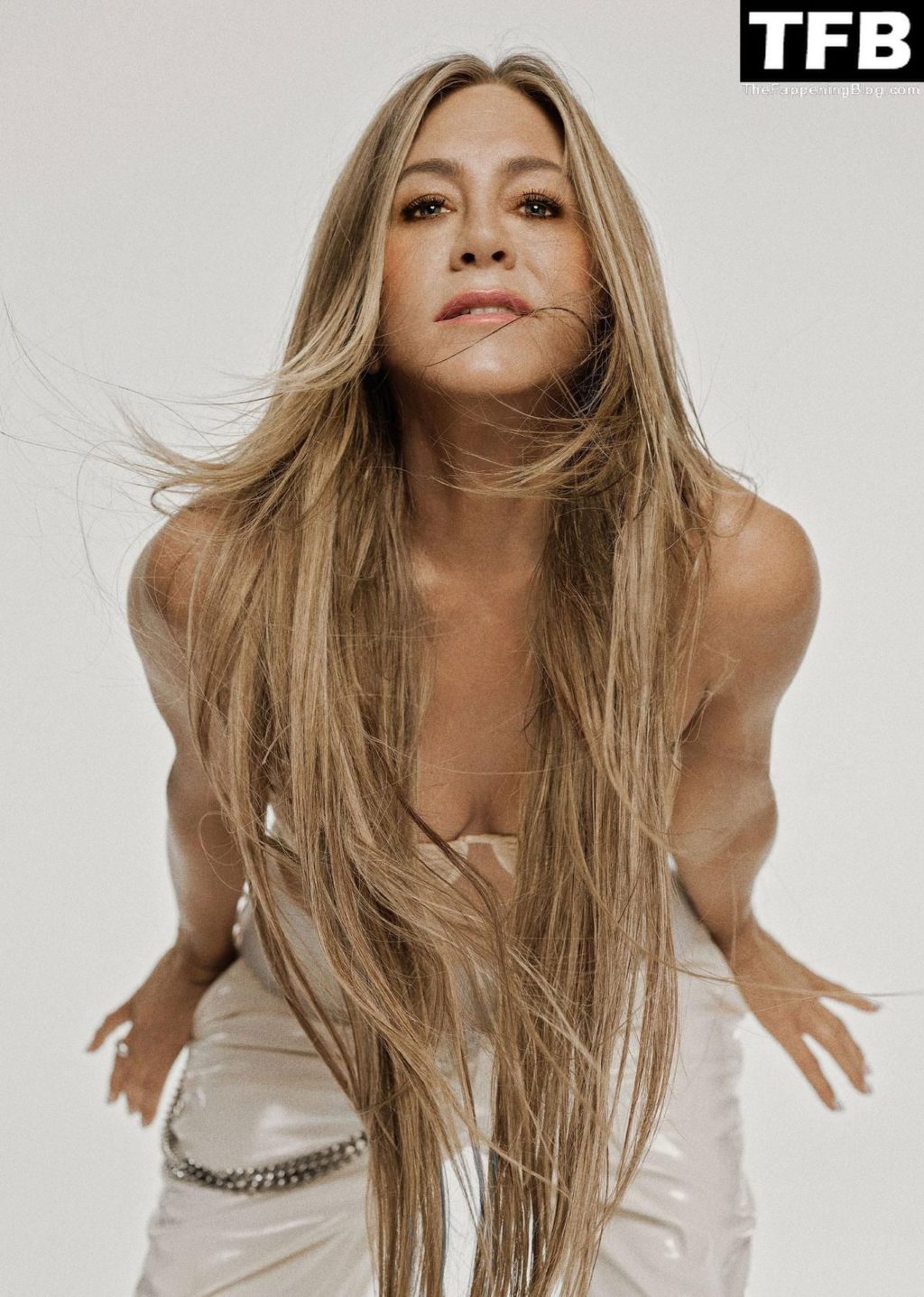 Jennifer Aniston Sexy And Topless Allure Magazine December 2022 Issue