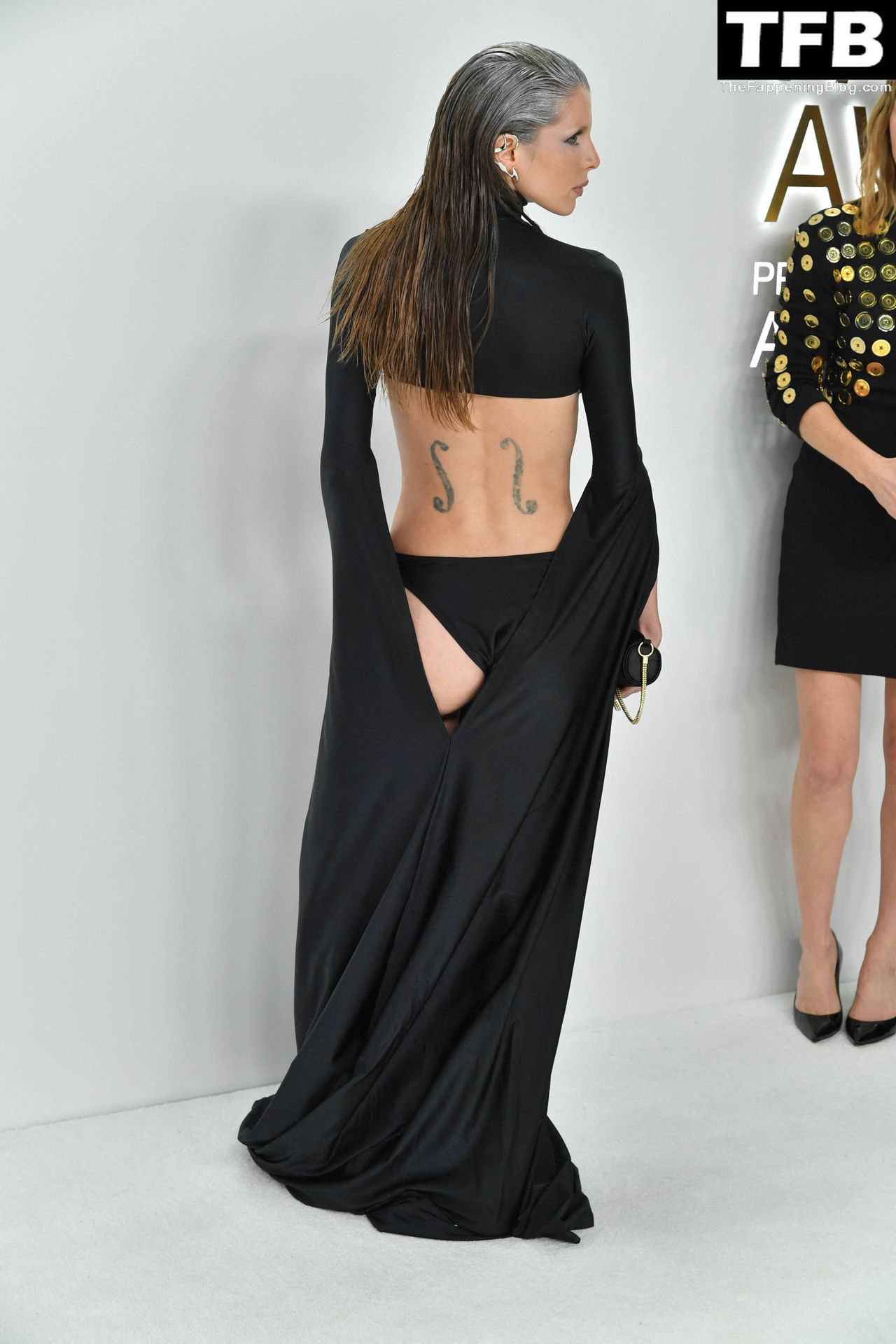 Julia Fox Displays Her Sexy Tits &amp; Waist at the 2022 CFDA Fashion Awards (104 Photos)