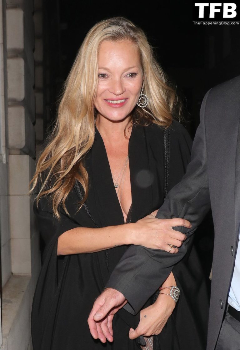 Kate Moss Shows Her Nude Breasts In London 119 New Photos Thefappening 