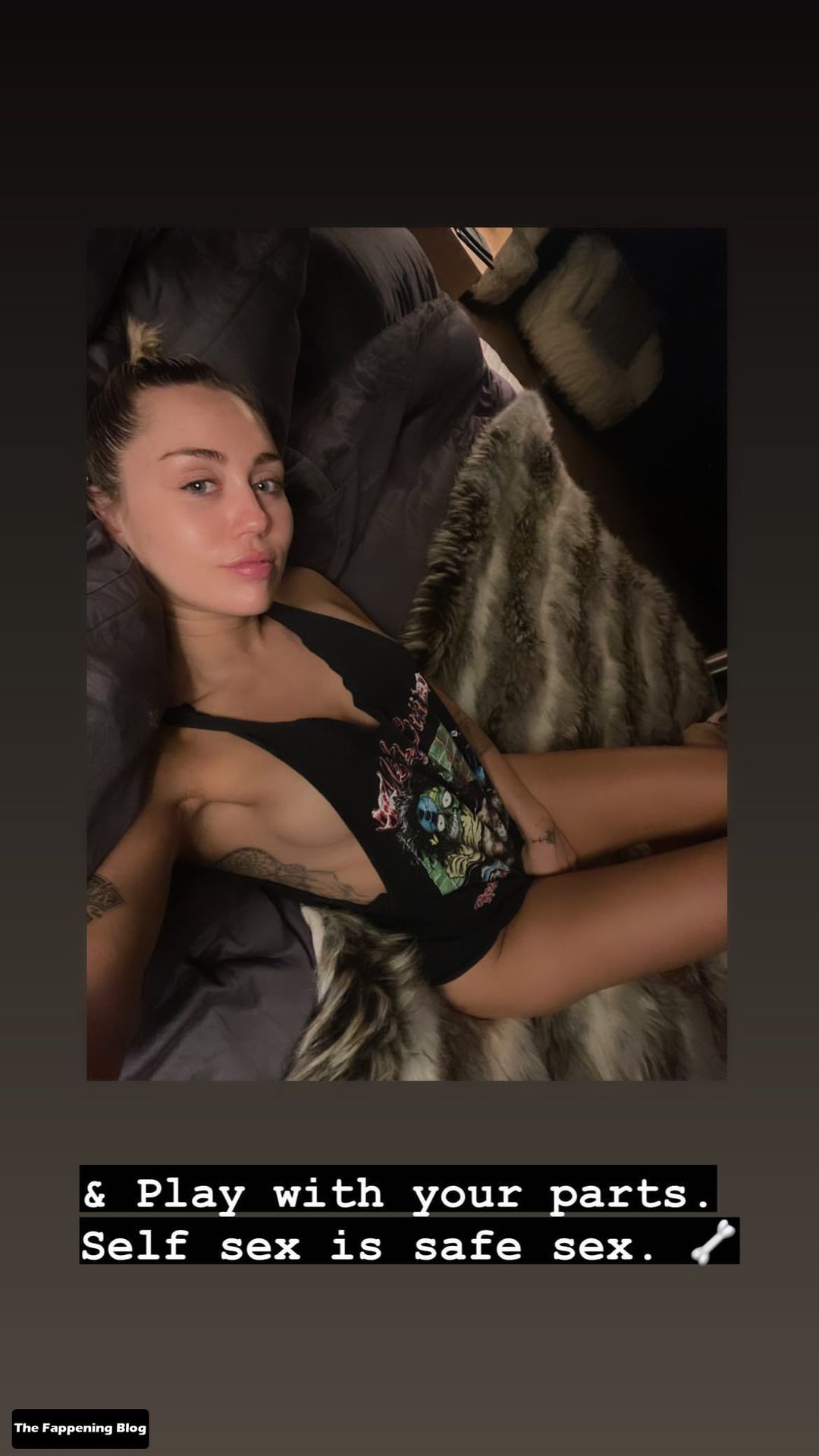 Miley Cyrus Nude &amp; Sexy Collection (24 Photos)