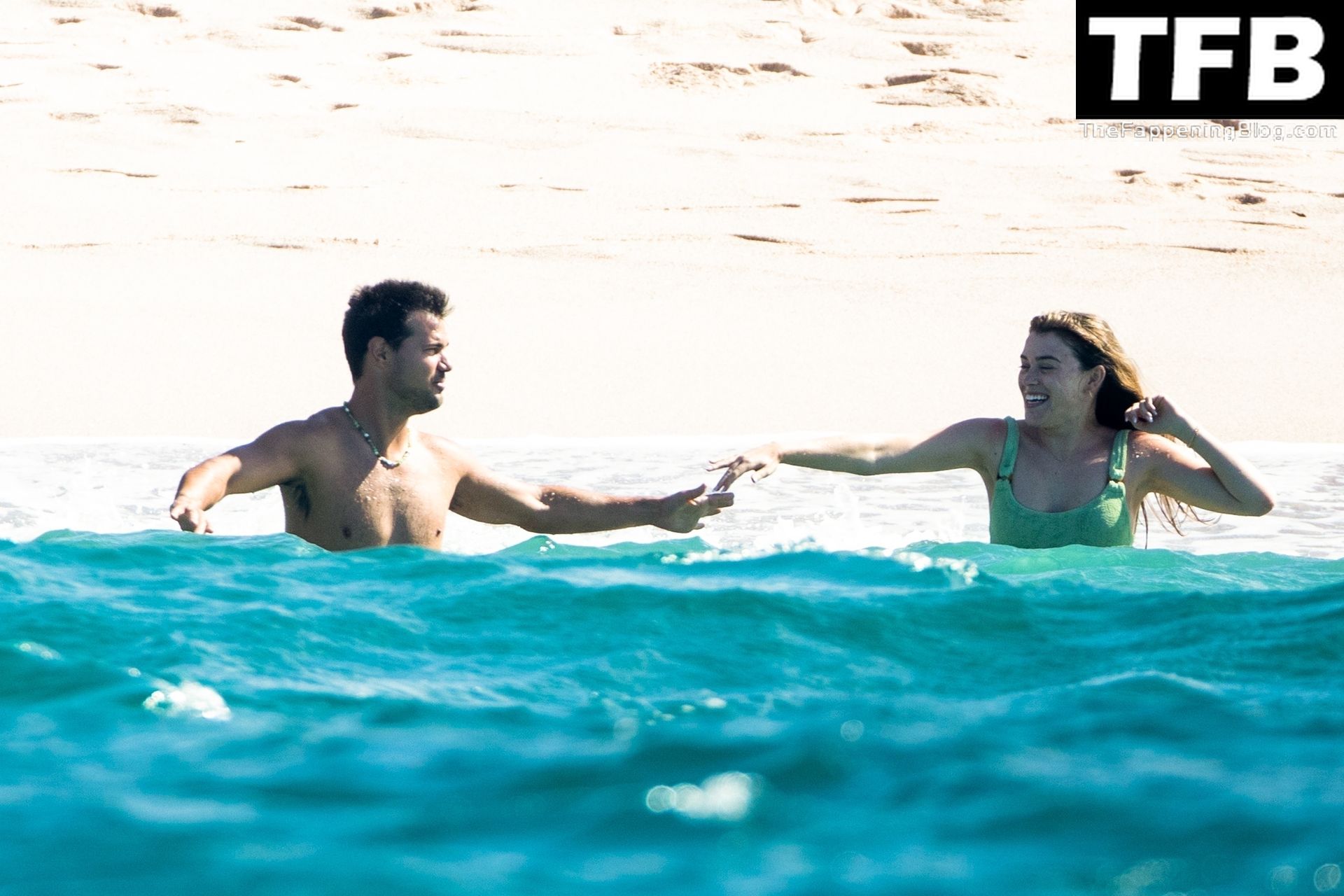 Taylor Dome &amp; Taylor Lautner Enjoy Their Romantic Honeymoon in Mexico (35 Photos)