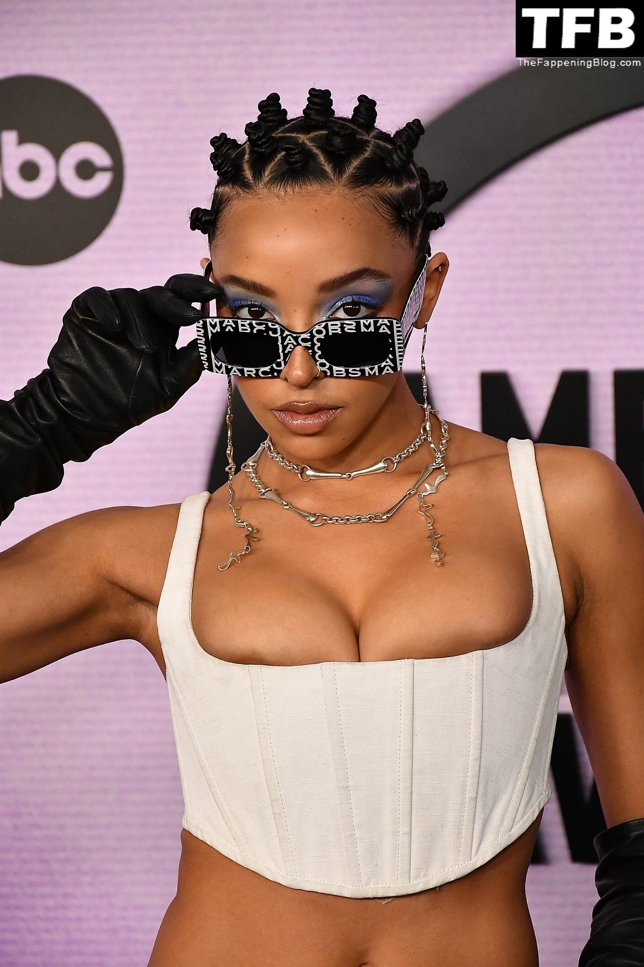 Tinashe Flashes Her Areolas at the 2022 American Music Awards in LA (8 Photos)