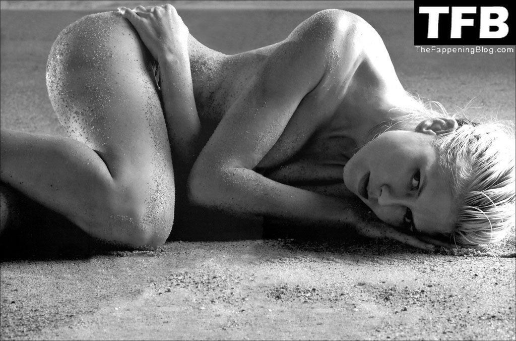 Heidi Klum Nude &amp; Sexy Collection – Part 5 (150 Photos)