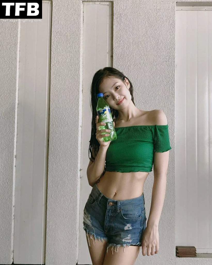 Jennie Kim Sexy (9 Photos)
