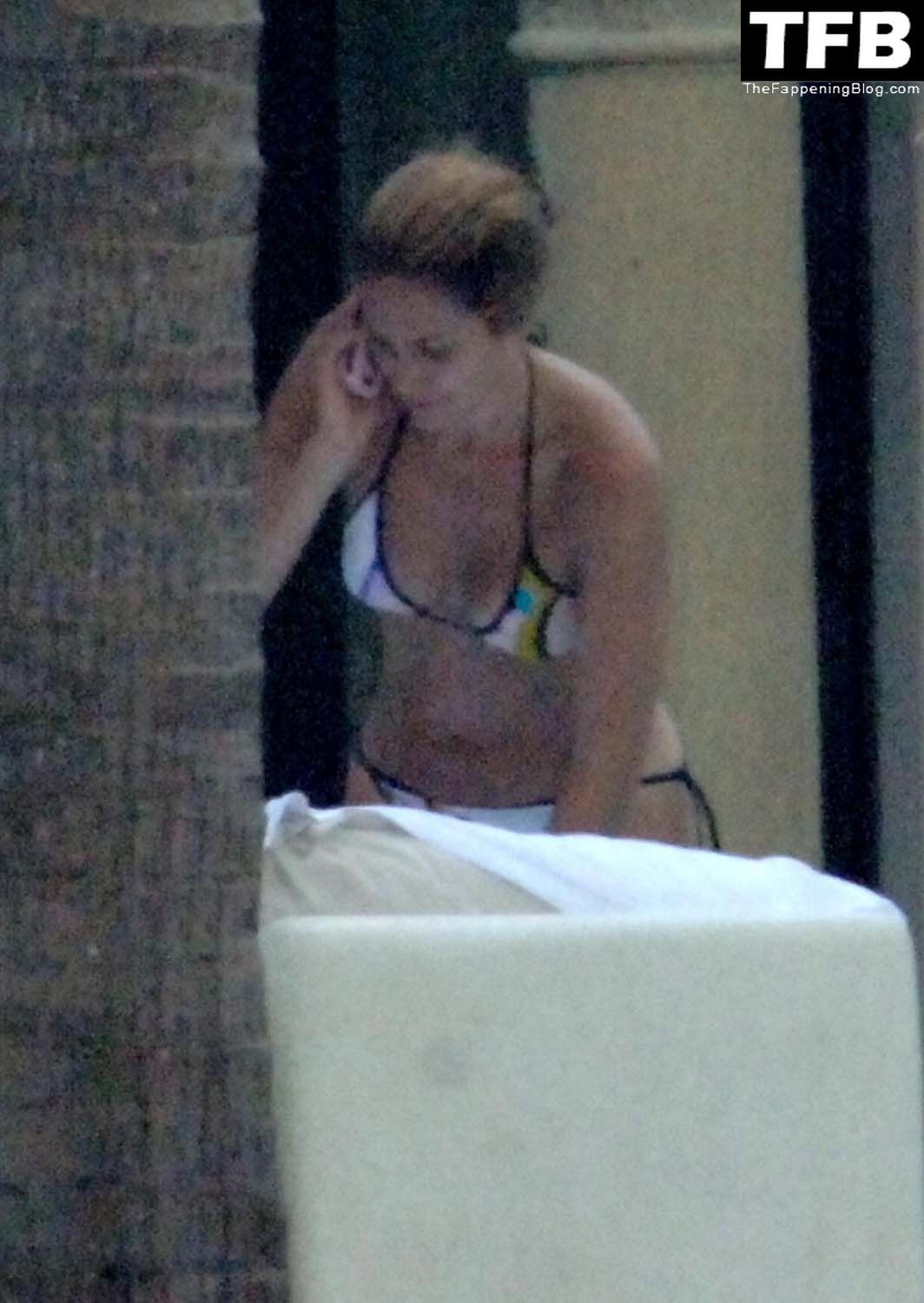 Jennifer Lopez Nude &amp; Sexy Collection – Part 3 (150 Photos)