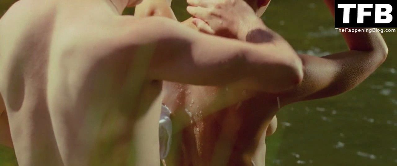 Katie Holmes Nude &amp; Sexy Collection (150 Photos)