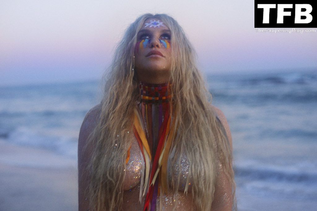 kesha-naked-77649-thefappeningblog.com_.jpg