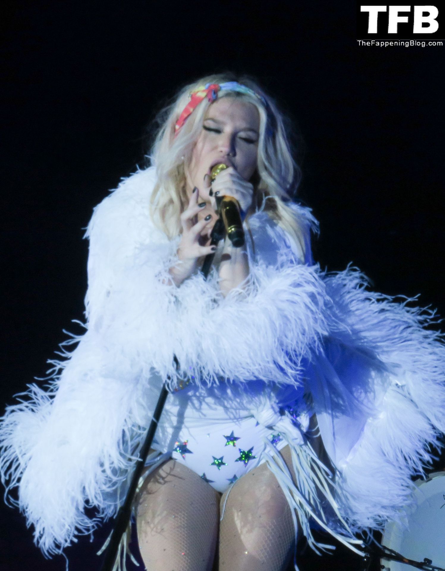 kesha-oops-23845-thefappeningblog.com_.jpg