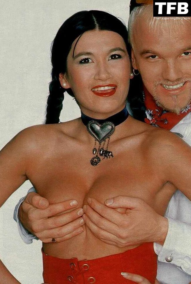 Sandra Stumptner Nude &amp; Sexy Collection (40 Photos)