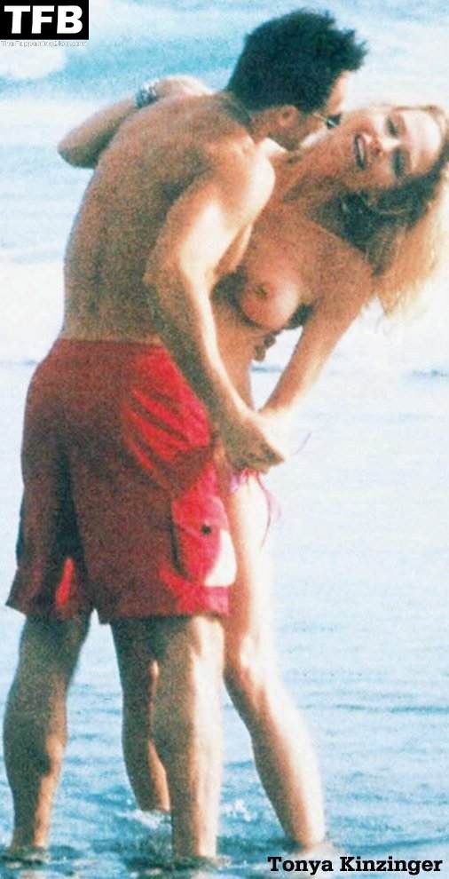 Tonya Kinzinger Nude &amp; Sexy (9 Photos)