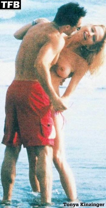 Tonya Kinzinger / kinzingertonya Nude Leaks Photo 31