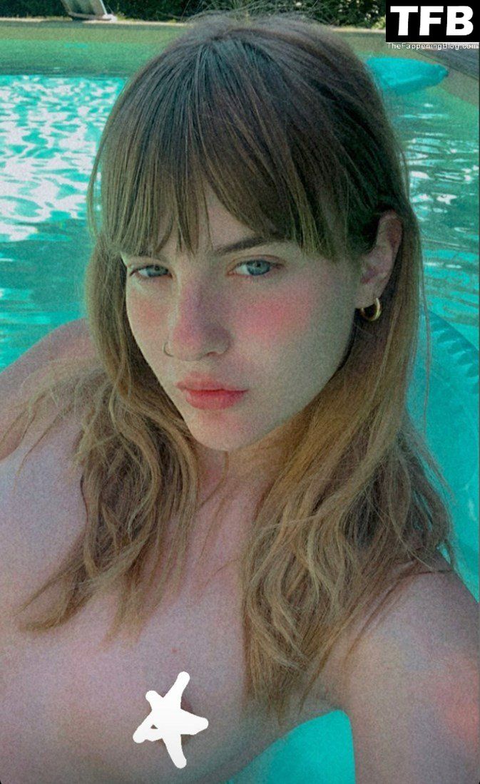 Victoria De Angelis Nude &amp; Sexy Collection (23 Photos)