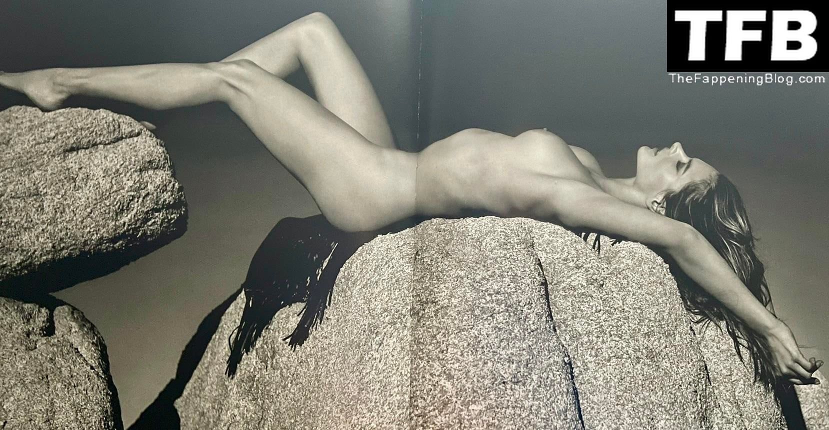 Alessandra-Ambrosio-Topless-14-thefappeningblog.com_.jpg