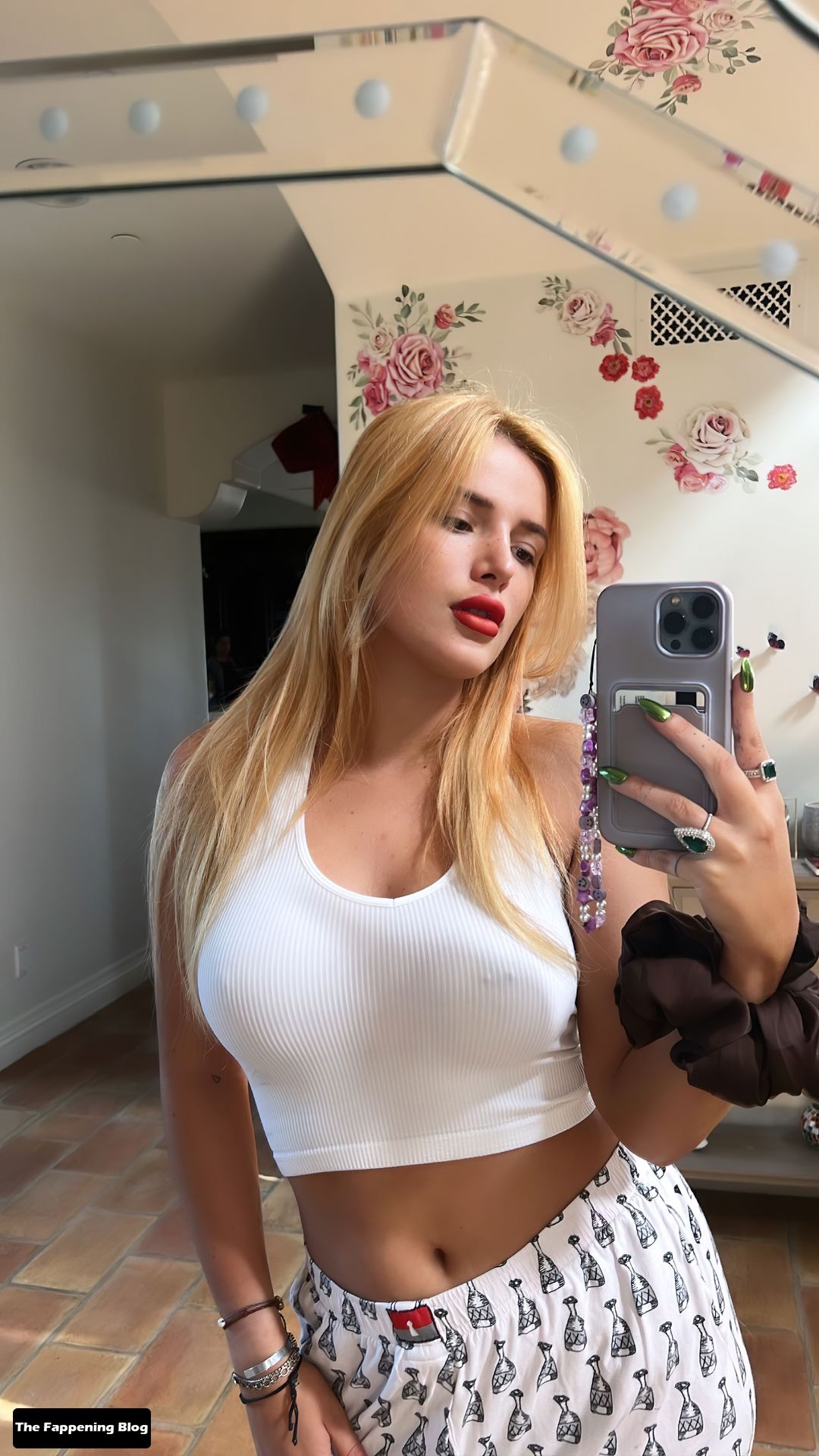 Bella Thorne Nude Sexy 52