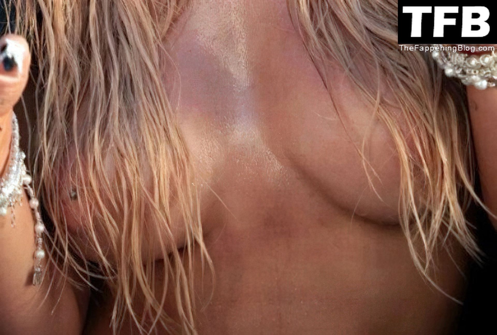 Bella Thorne Dancing Topless Nipple Slip Topless Video