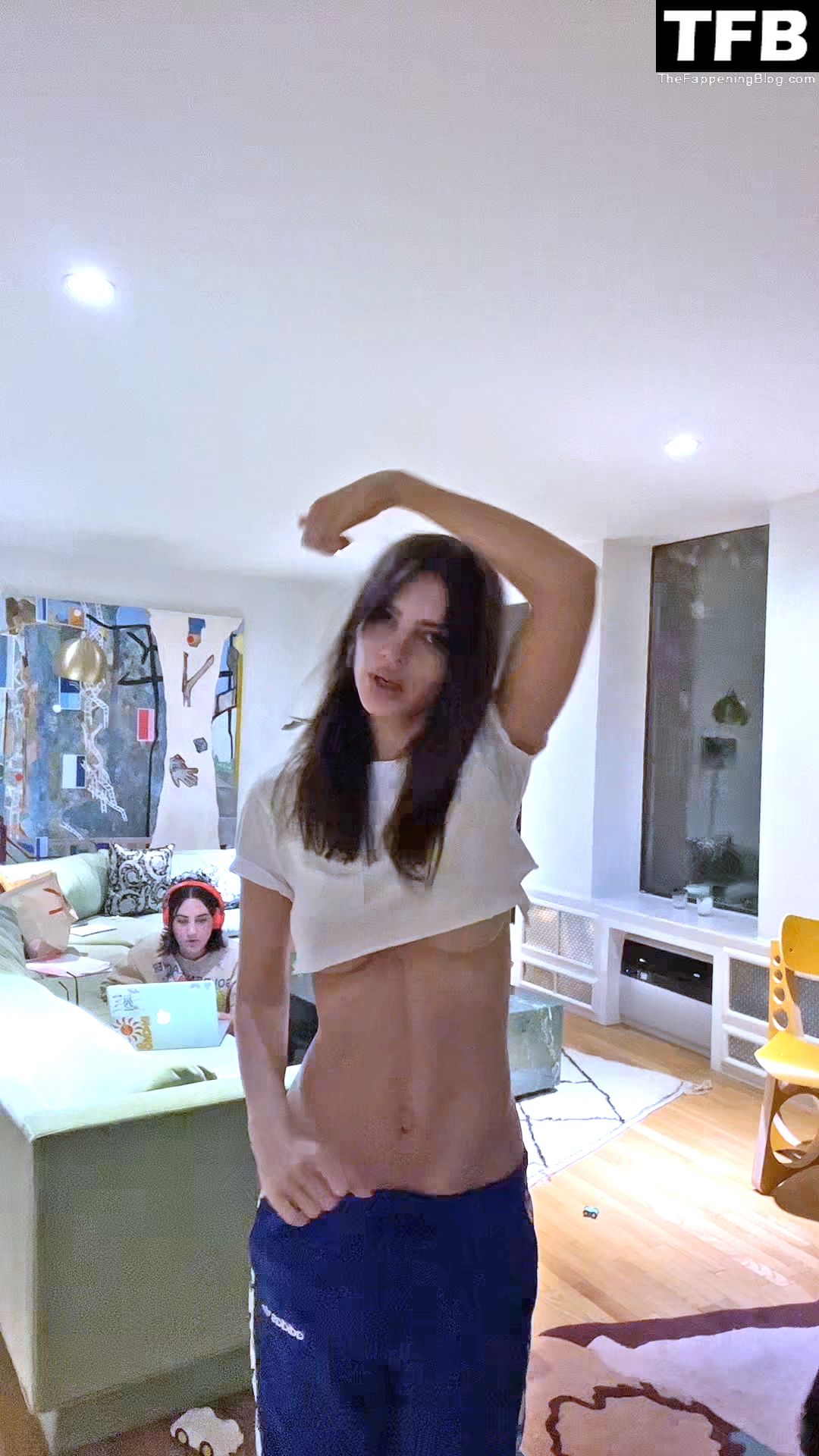 Emily Ratajkowski Shows Off Her Underboob (6 Pics + Video)