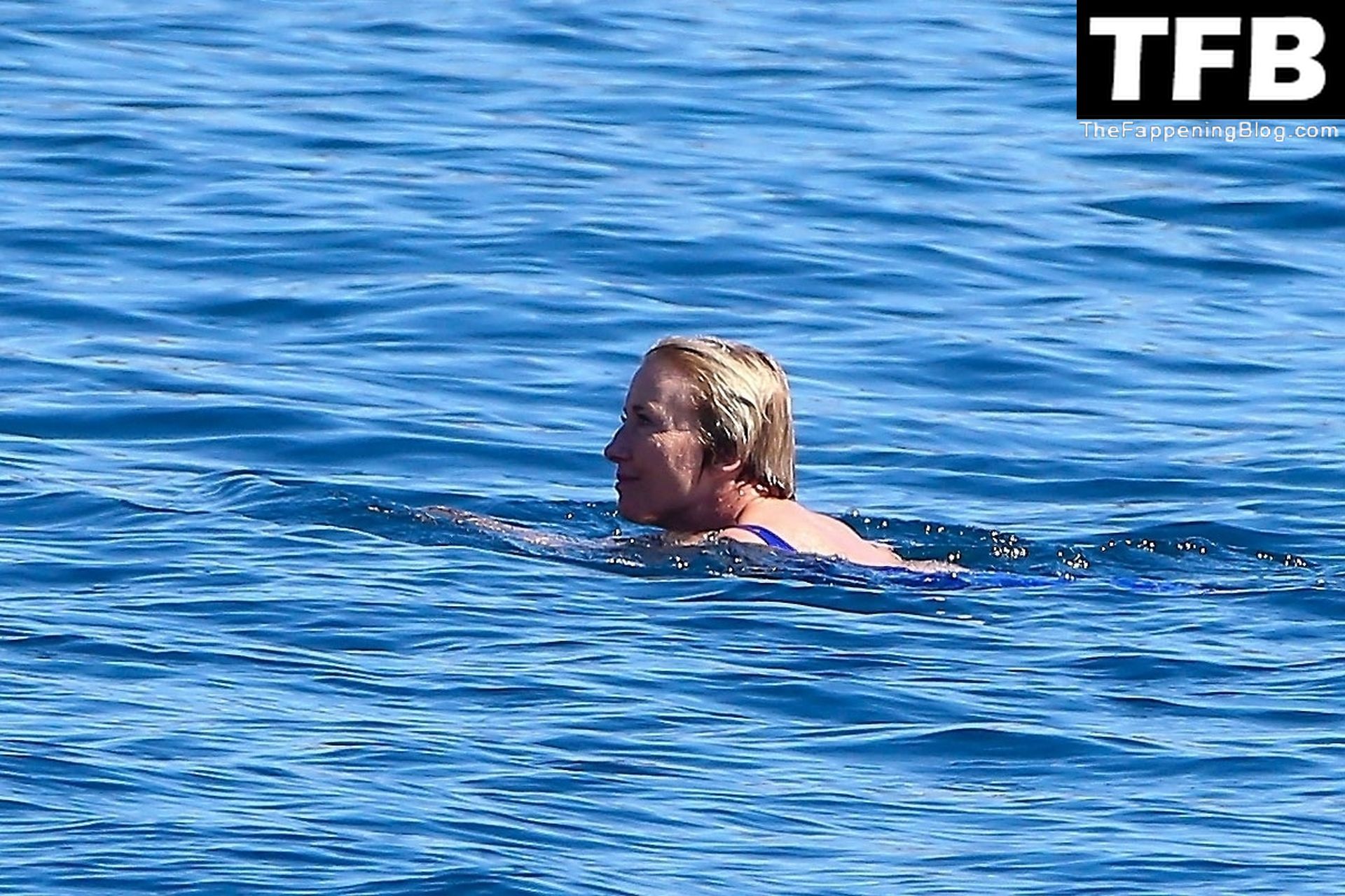 Emma Thompson Relaxes on the Floating Pontoon of the Sea (50 Photos)