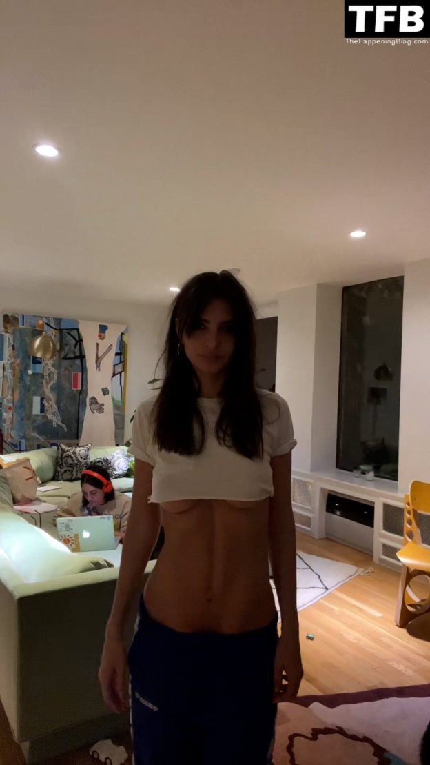 Emily Ratajkowski Shows Off Her Underboob 6 Pics Video Thefappening 