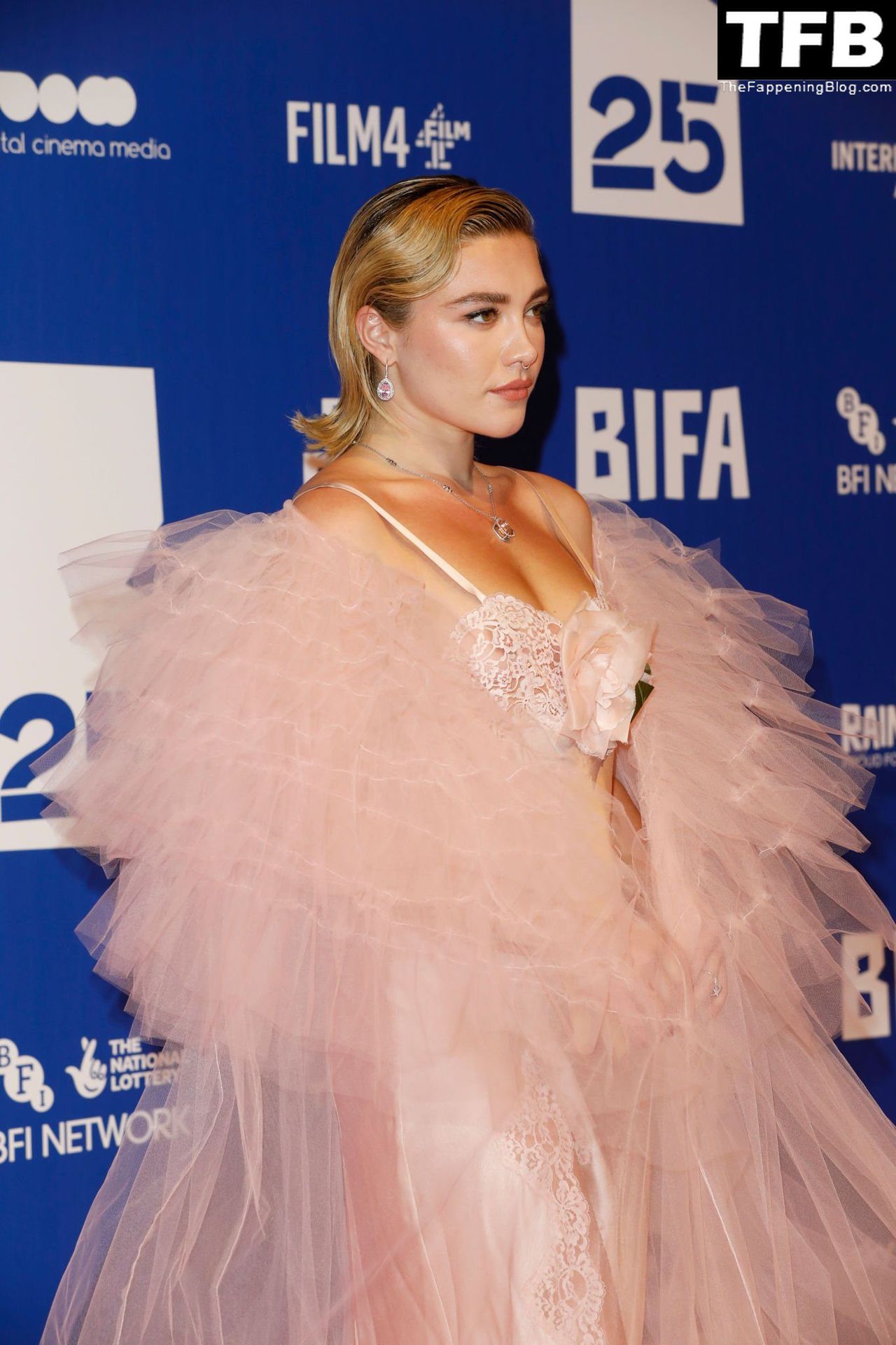 Braless Florence Pugh Looks Hot at the 25th British Independent Film Awards (175 Photos)