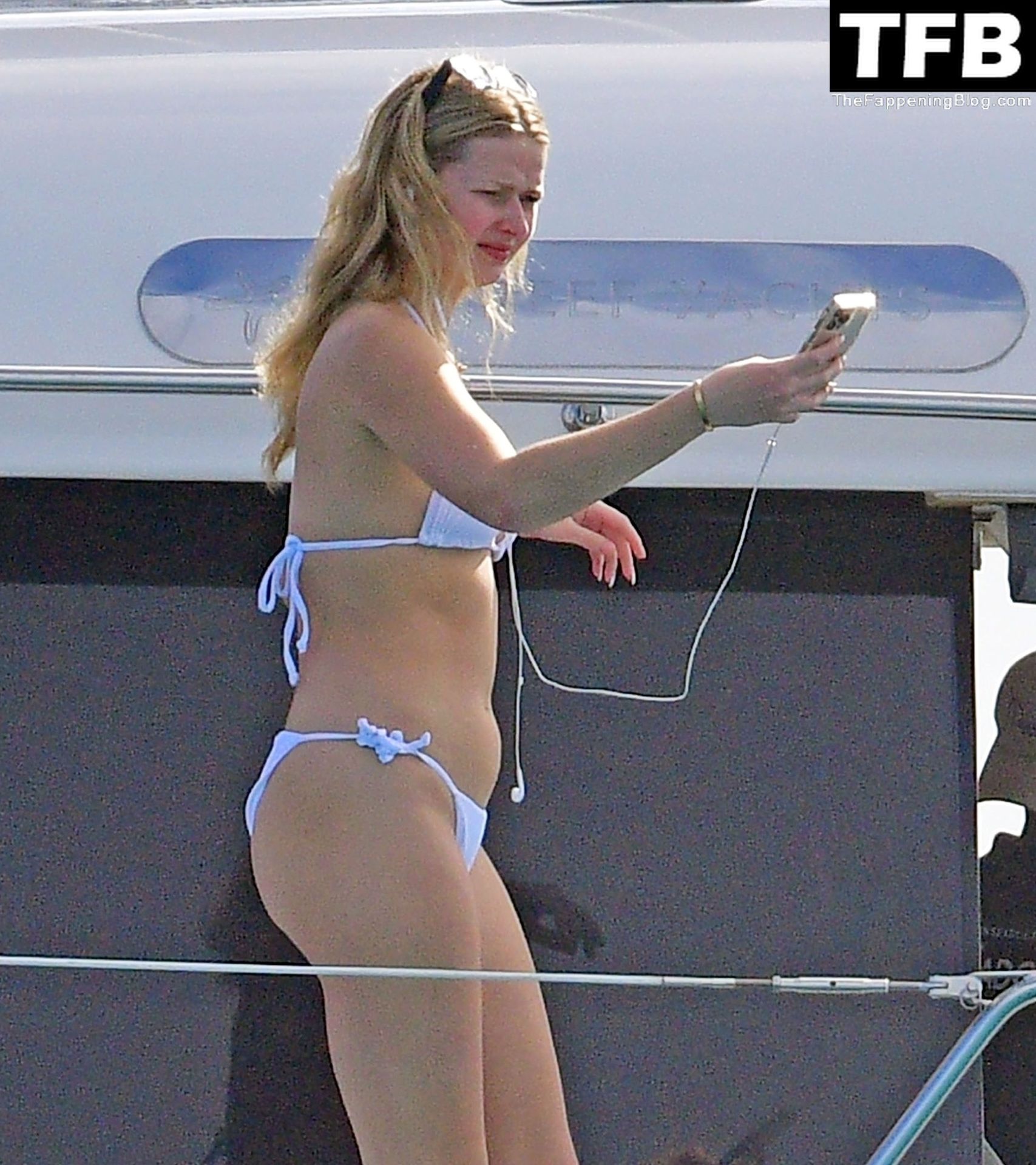 Gwyneth Paltrow Soaks Up the Hot Caribbean Sunshine During a Family Vacation Out in Barbados (82 Photos)